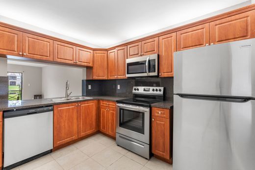 Apartment in Coral Springs, Broward County