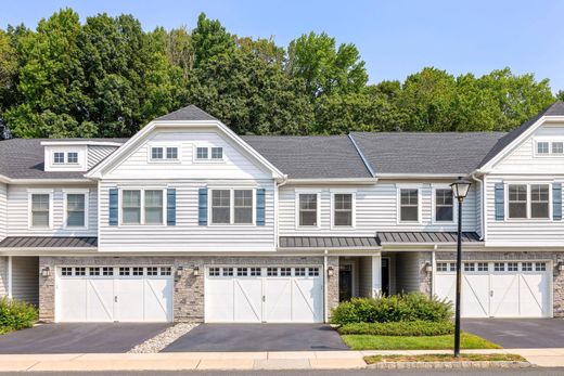 Apartment / Etagenwohnung in Lincroft, Monmouth County