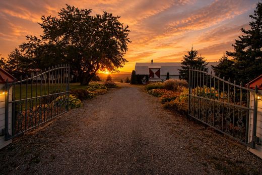 Luxury home in Saint-Pierre-de-l'Île-d'Orléans, Capitale-Nationale