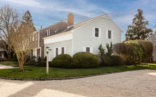 Apartment in Southampton, Suffolk County