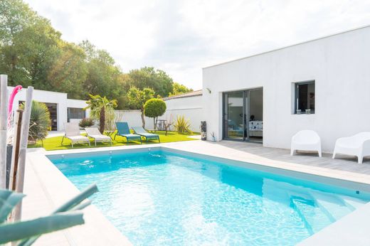 Semidetached House in Aytré, Charente-Maritime