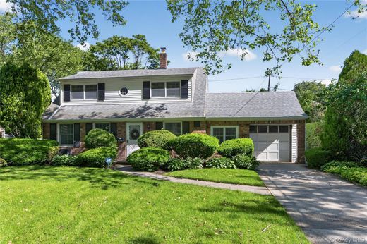 Detached House in Carle Place, Nassau County