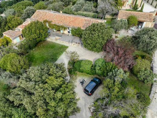 Detached House in Gordes, Vaucluse