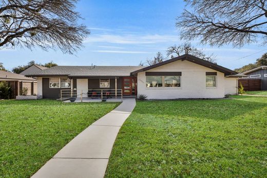 Detached House in Dallas, Dallas County