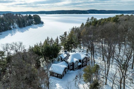 Detached House in Lake of Bays, Ontario
