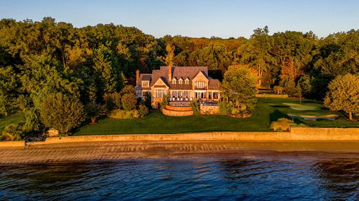 Detached House in Centre Island, Nassau County