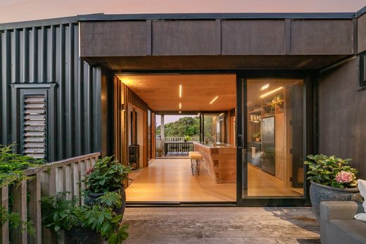 Detached House in Waiheke, Auckland