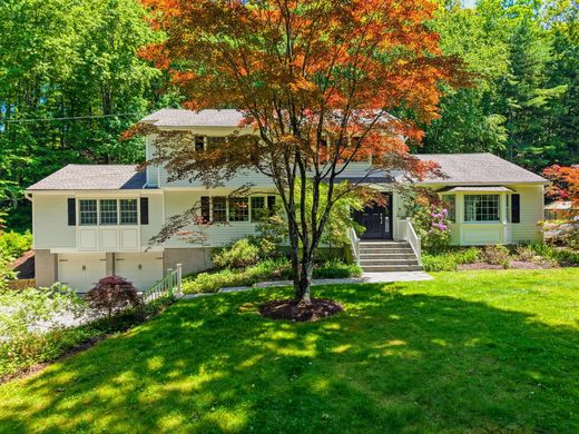 Detached House in Bedford, Westchester County