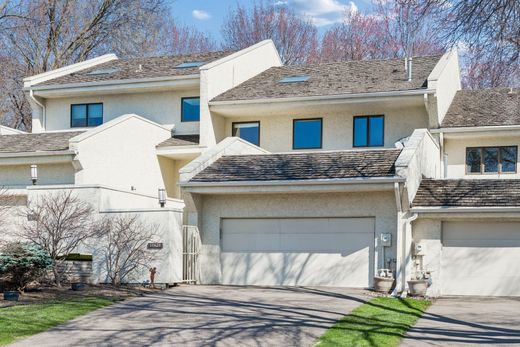 Townhouse in Minnetonka, Hennepin County