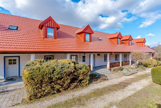 Гостиница, Etyek, Фейер