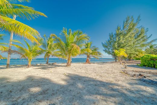 Land in Utila, Bay Islands