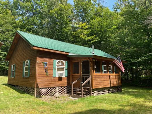 Detached House in Raquette Lake, Hamilton County