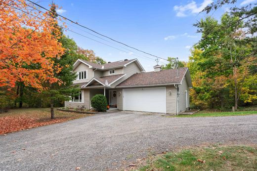 Twee-onder-een-kapwoning in Lansdowne, United Counties of Leeds and Grenville