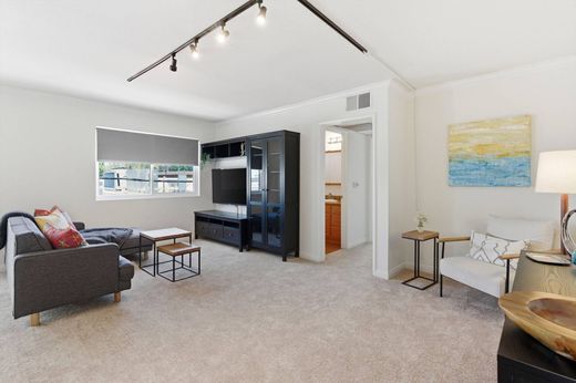 Apartment in Burbank, Los Angeles County