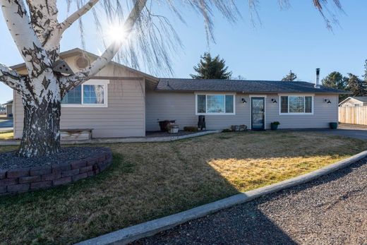 Luxury home in Terrebonne, Deschutes County