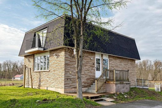 Detached House in Innisfil, Ontario