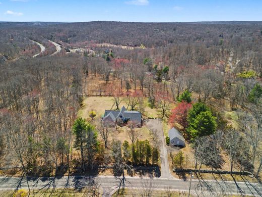 Luxury home in Chester, Middlesex County