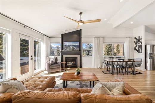 Luxury home in Dillon, Summit County