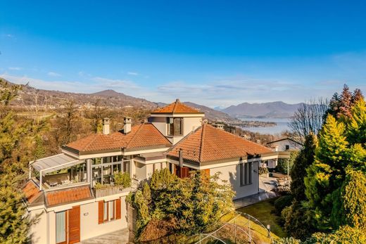 Villa à Meina, Novare