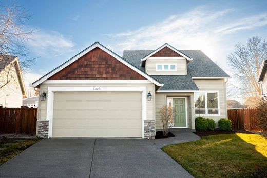 Luxury home in Redmond, Deschutes County