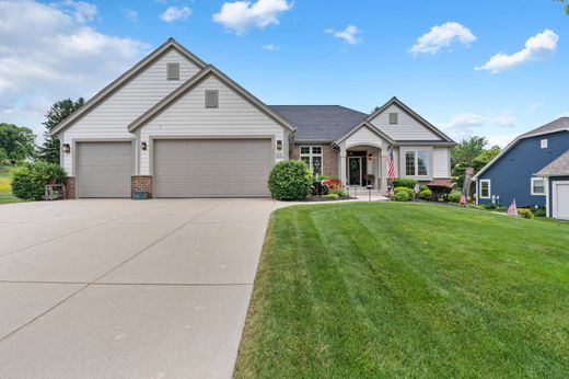 Detached House in Sussex, Waukesha County