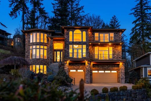 Luxury home in Camas, Clark County