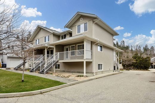 Dom miejski w Peachland, Regional District of Central Okanagan