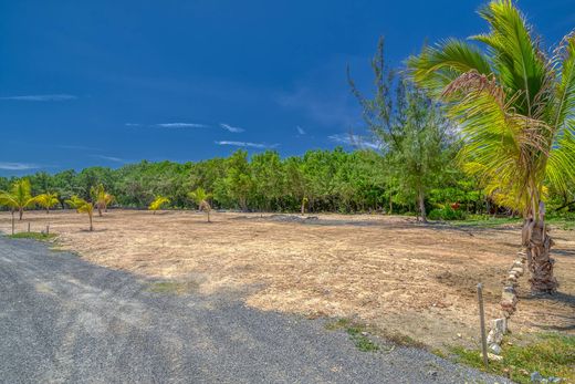 Land in Roatán