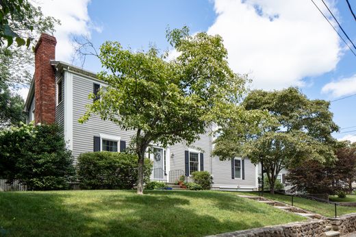 Detached House in South Dartmouth, Bristol County