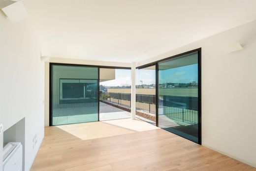 Semidetached House in Vila Nova de Gaia, Distrito do Porto