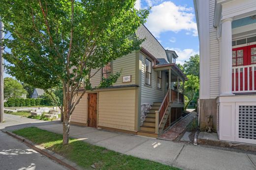 Detached House in Bristol, Bristol County