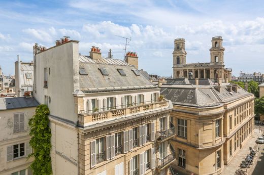 Apartment in Saint-Germain, Odéon, Monnaie, Paris