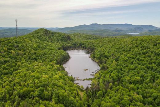 Land in Lac-Supérieur, Laurentides