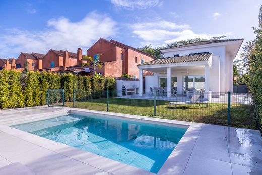 Detached House in Bormujos, Province of Seville