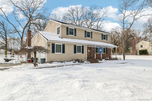 Detached House in Saint James, Suffolk County