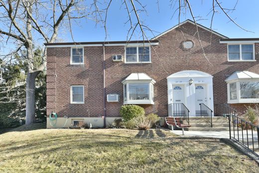 Luxury home in Little Neck, Queens