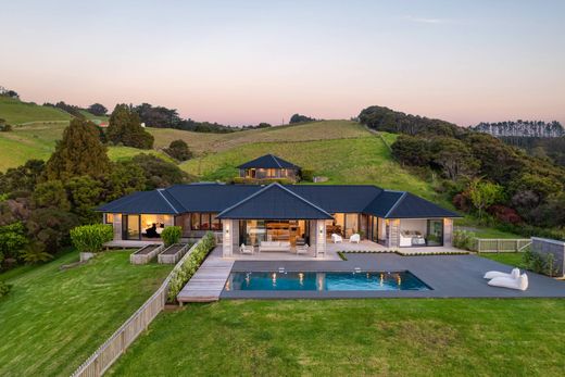 Luxury home in Leigh, Auckland