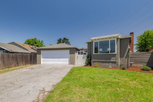 Detached House in East Palo Alto, San Mateo County