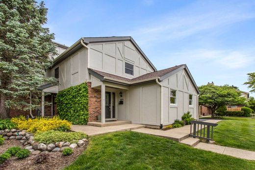 Townhouse in Barrington, Cook County