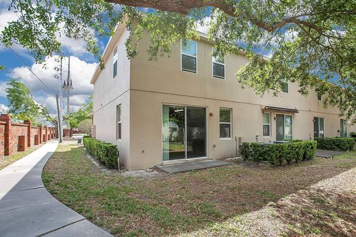 Townhouse in Casselberry, Seminole County