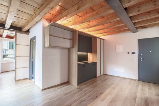 Apartment / Etagenwohnung in Verona, Provincia di Verona