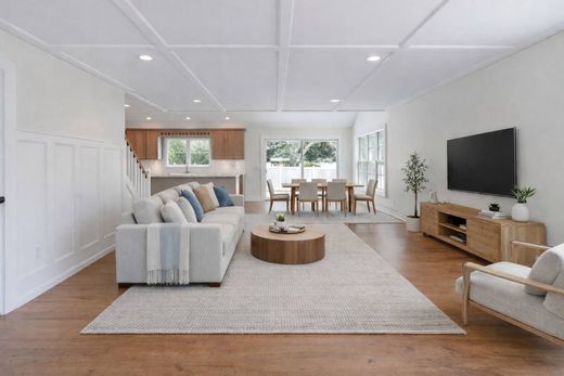 Detached House in Greenport, Suffolk County