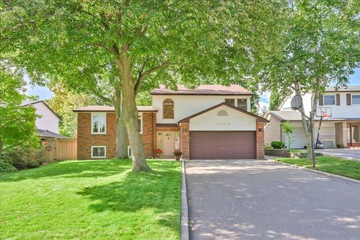 Detached House in Oakville, Ontario