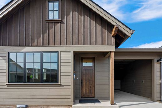 Townhouse in Bend, Deschutes County