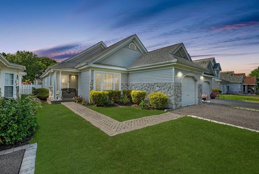 Townhouse - Middle Island, Suffolk County