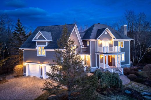 Detached House in Bromont, Montérégie