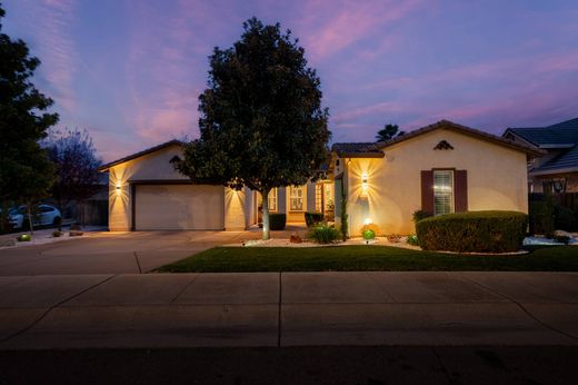 Detached House in Redding, Shasta County