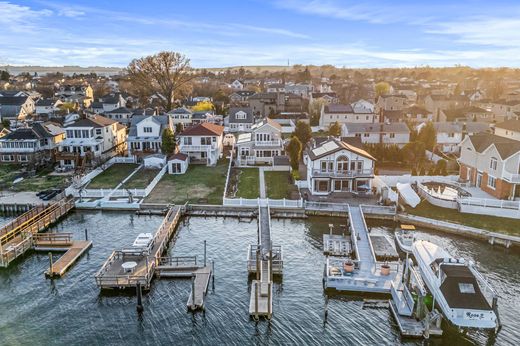 Detached House in Baldwin, Nassau County