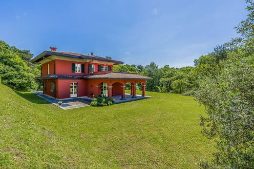 Villa in Oltrona di San Mamette, Provincia di Como