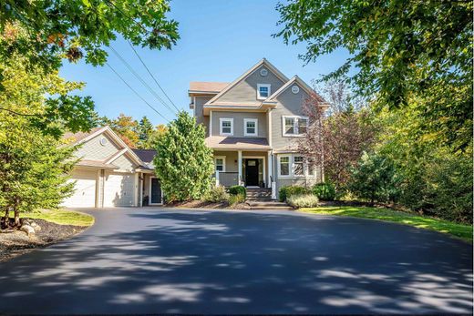 Detached House in Hammonds Plains, Nova Scotia